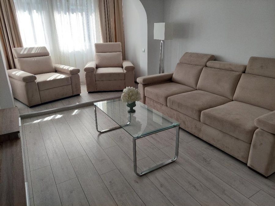 Ofer spre închiriere apartament două camere Dorobanţi, etaj 1