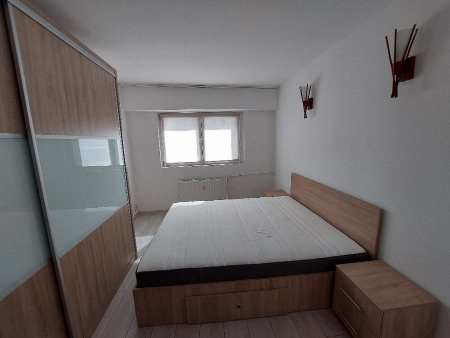 Ofer spre închiriere apartament două camere Dorobanţi, etaj 1