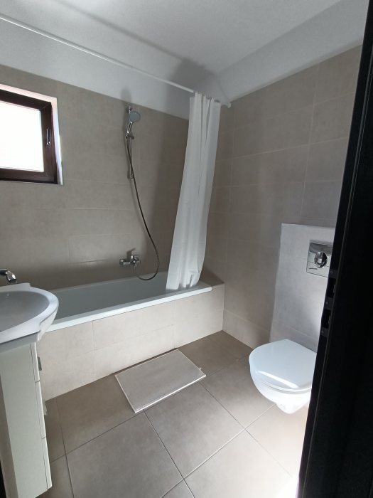 Proprietar ofer spre vanzare apartament 3 camere