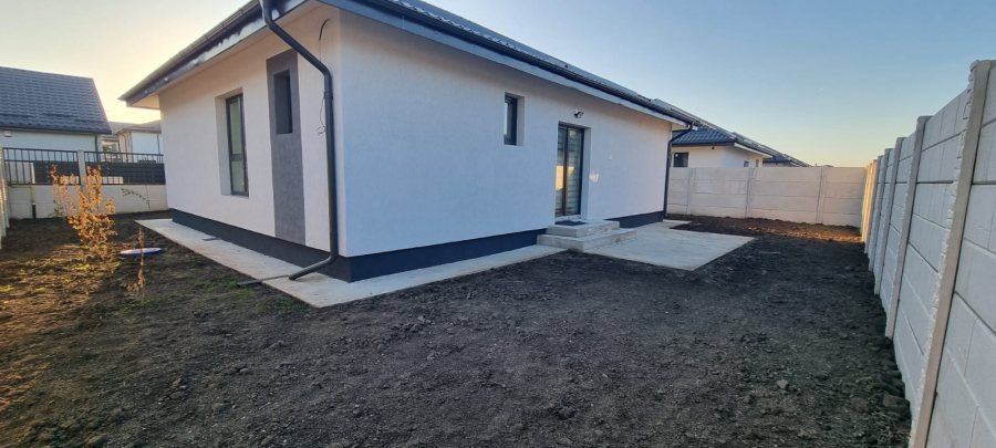 Casa idividuala 90 mp, curte 311mp, 4 camere, 2 bai, Crisul Repede, utilata si mobilata, parecare