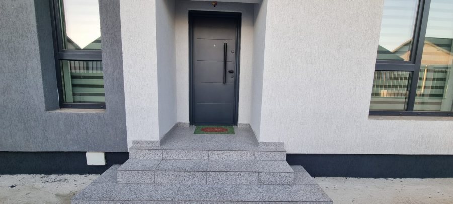Casa idividuala 90 mp, curte 311mp, 4 camere, 2 bai, Crisul Repede, utilata si mobilata, parecare