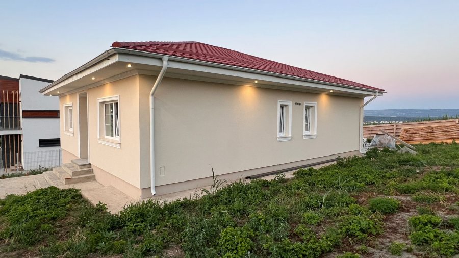Casa Plan Parter + Pod Miroslava la 1 km de Family Market